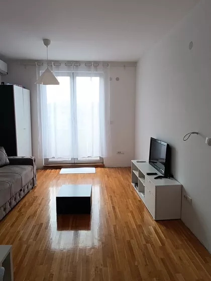 Pećska 1 b | 4zida.rs