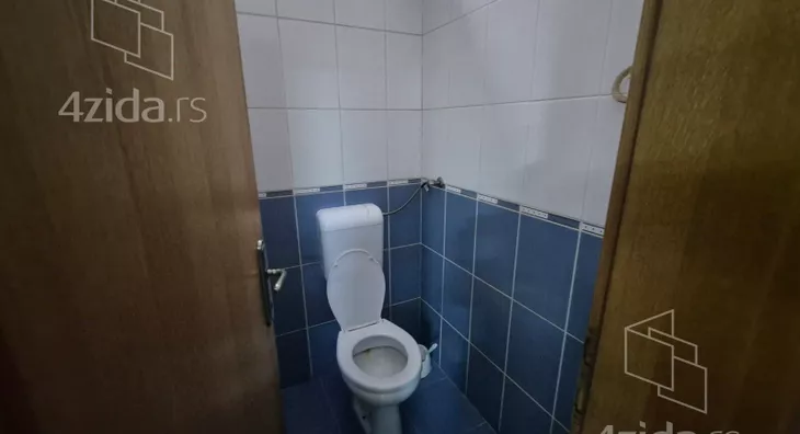 Poslovna zgrada | 4zida