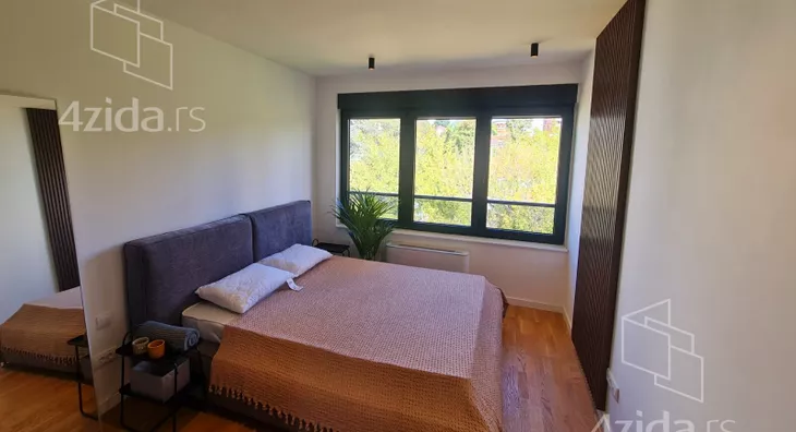 Šestosoban stan | 4zida