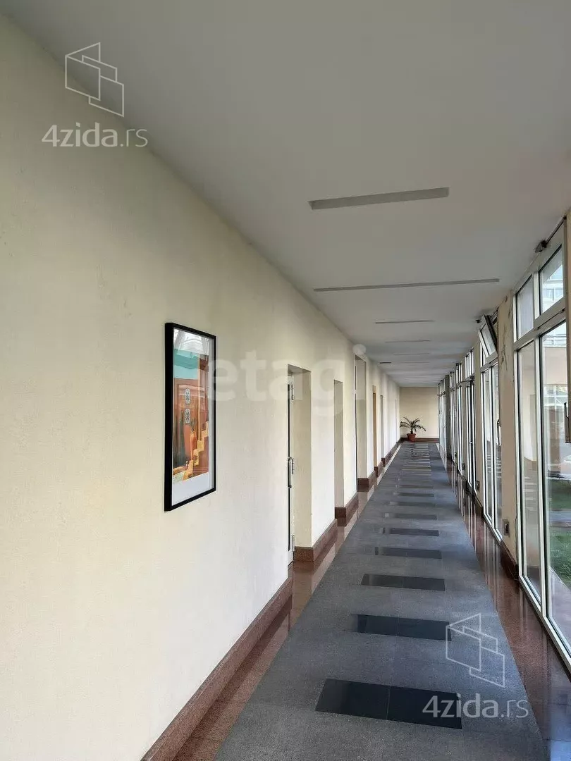 Šestosoban stan | 4zida