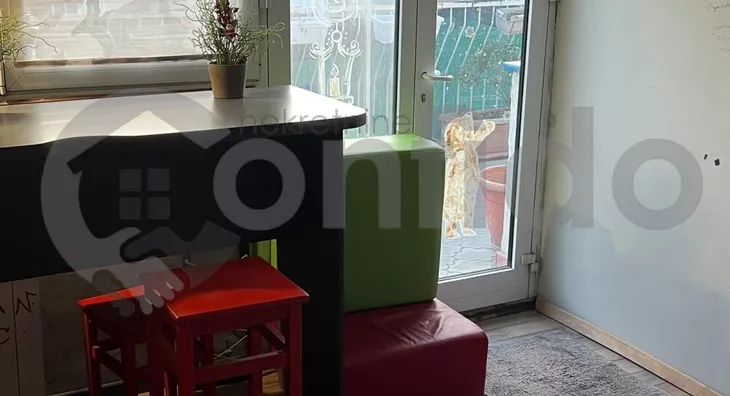 Šestoiposoban stan | 4zida