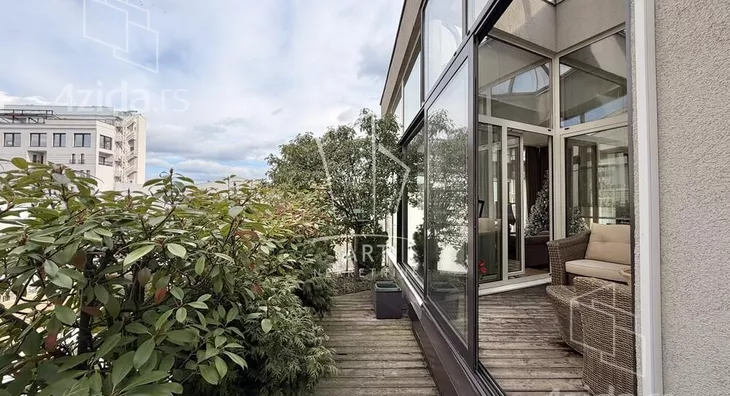 Šestoiposoban stan | 4zida