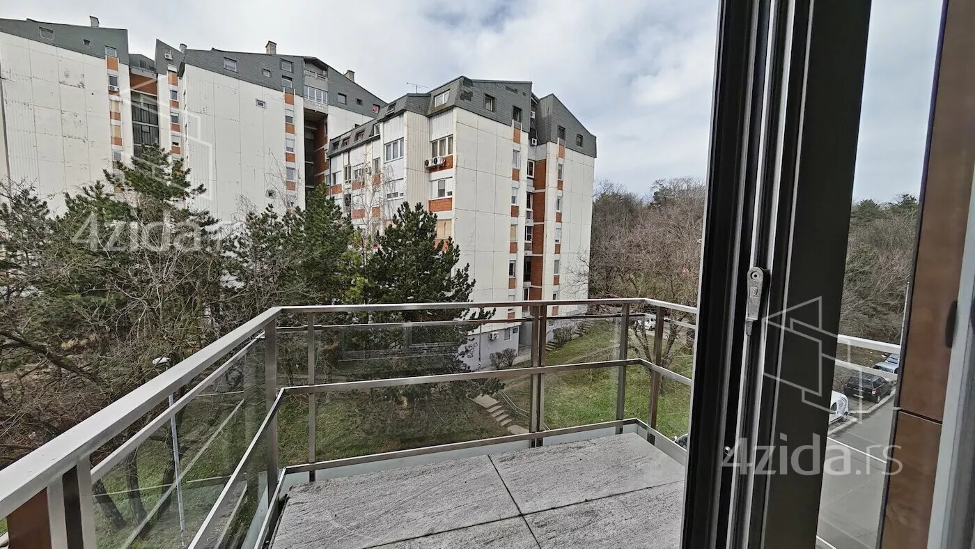 Četvoroiposoban stan | 4zida