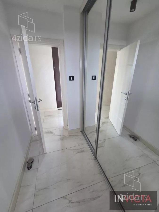Šestosoban stan | 4zida