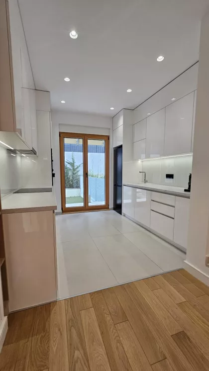 Miće Orlovića | 4zida.rs