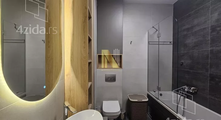 Četvoroiposoban stan | 4zida