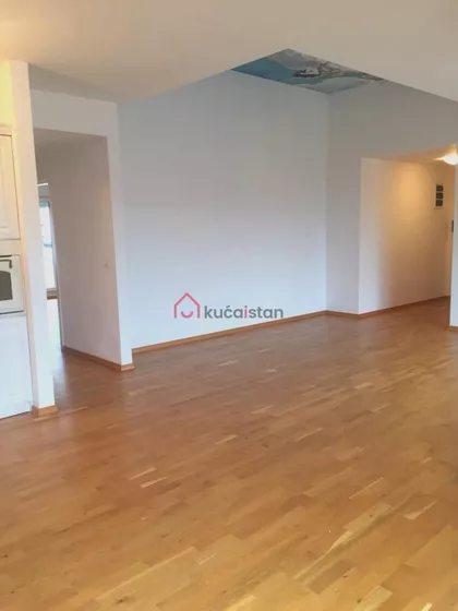 Crveni Krst Vračar | 4zida.rs