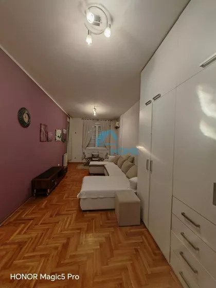 Gvozdićeva | 4zida.rs