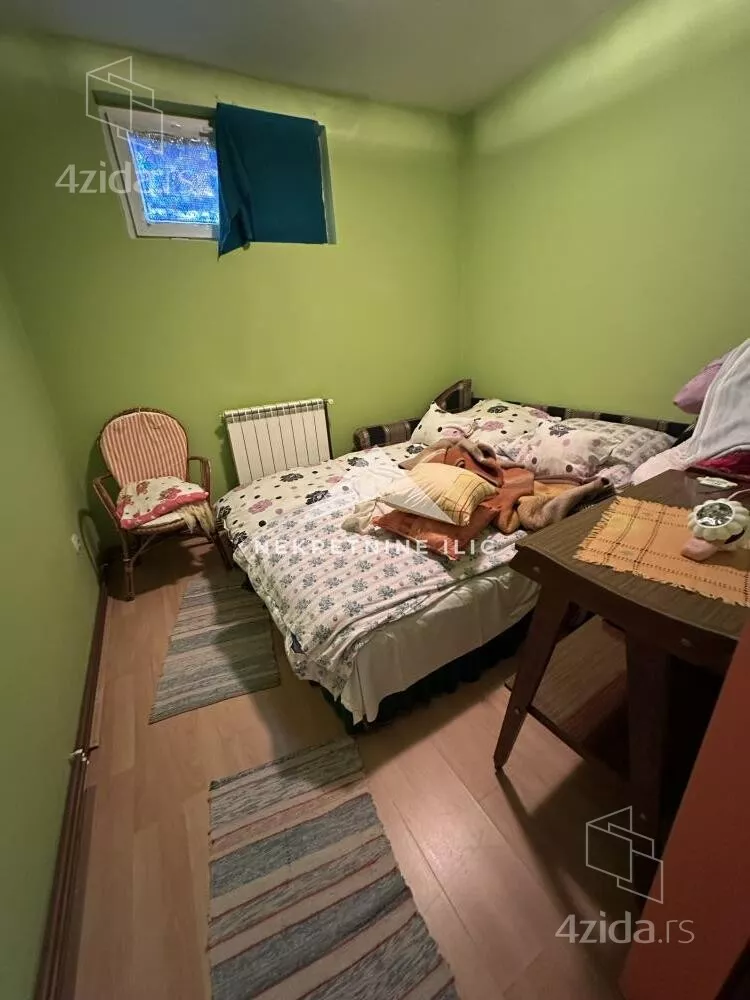 Poslovna zgrada | 4zida