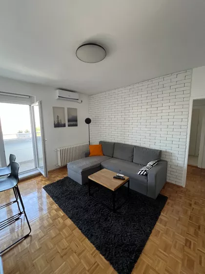 Stjepana Filipovića 28 | 4zida.rs