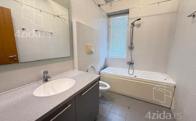 Šestosoban stan | 4zida