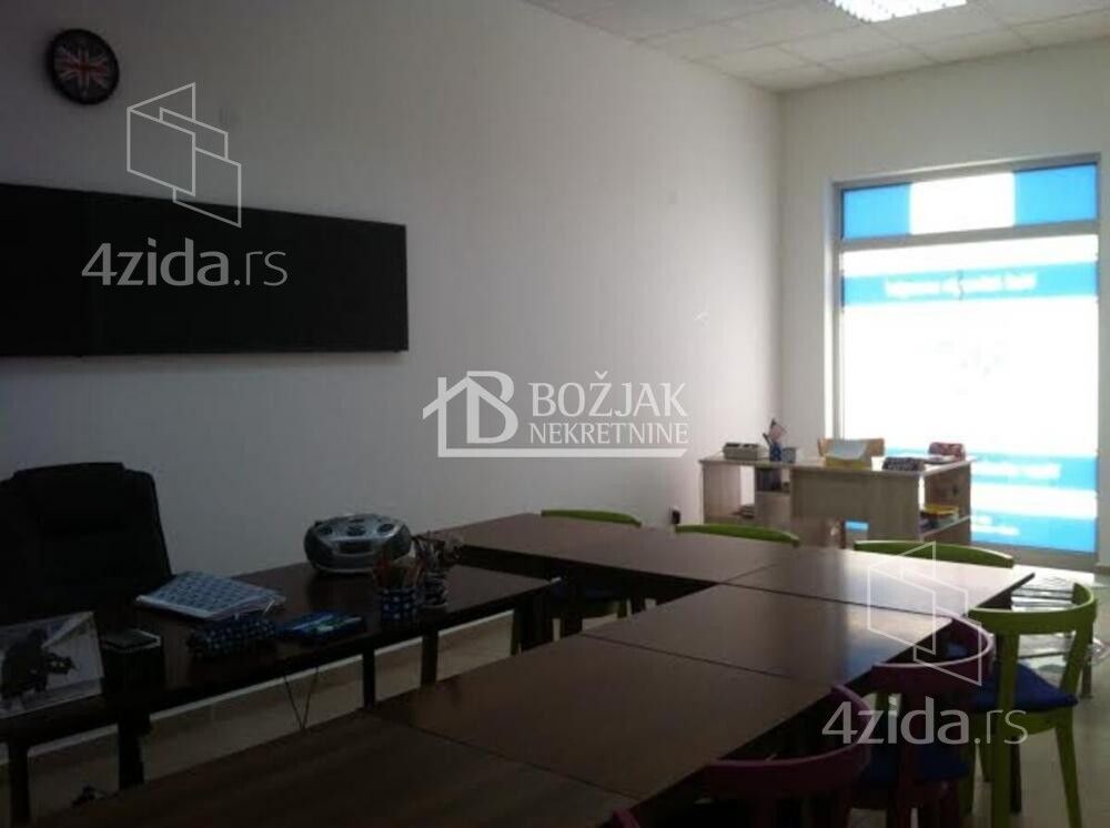 Сдаются в аренду коммерческие помещения, Lesnina, 600€, 68m² — фото