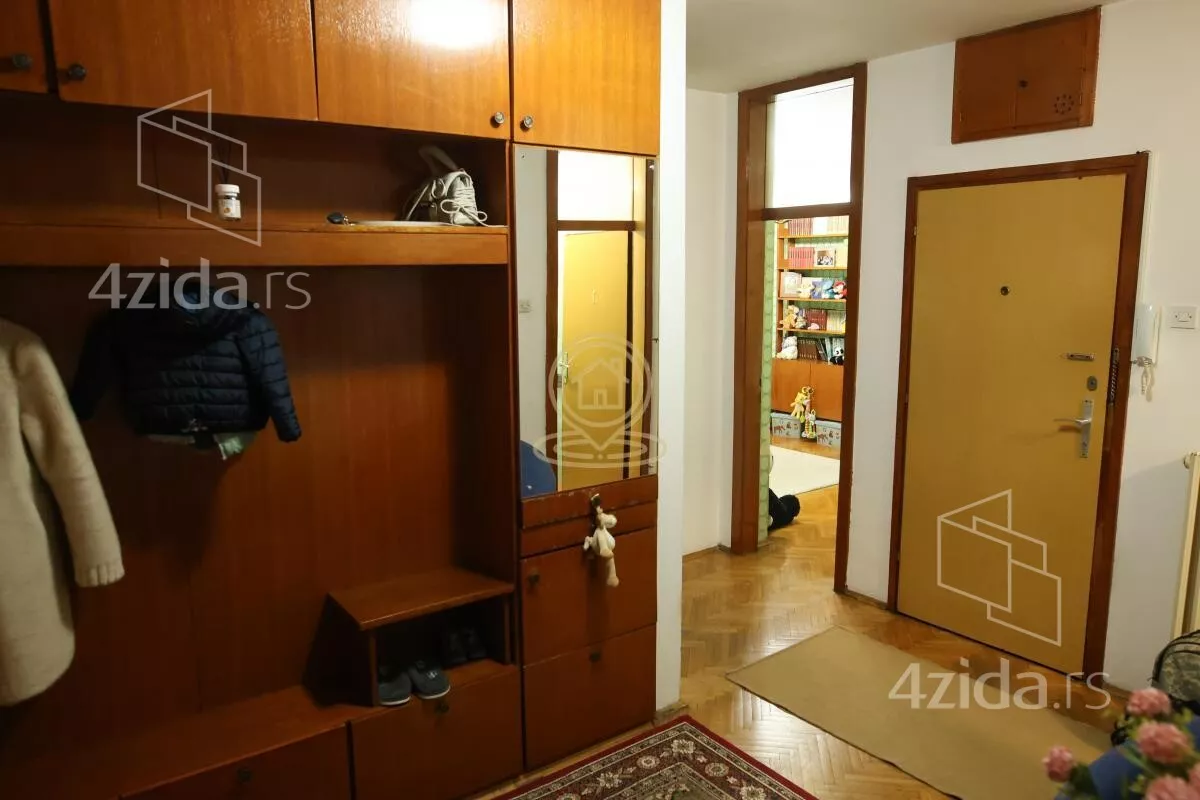 Petosoban stan | 4zida