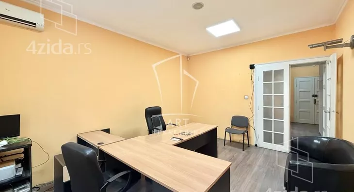 Četvoroiposoban stan | 4zida