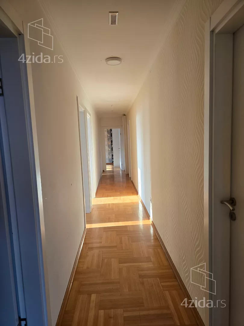 Šestosoban stan | 4zida