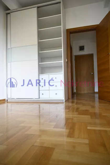 Crveni Krst Vračar | 4zida.rs