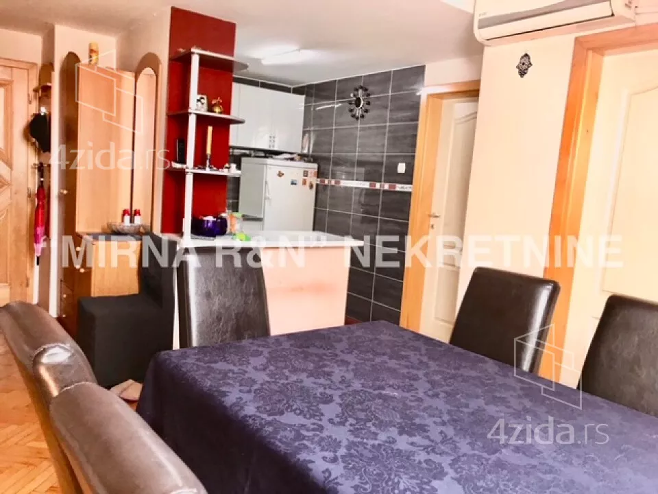 Četvoroiposoban stan | 4zida