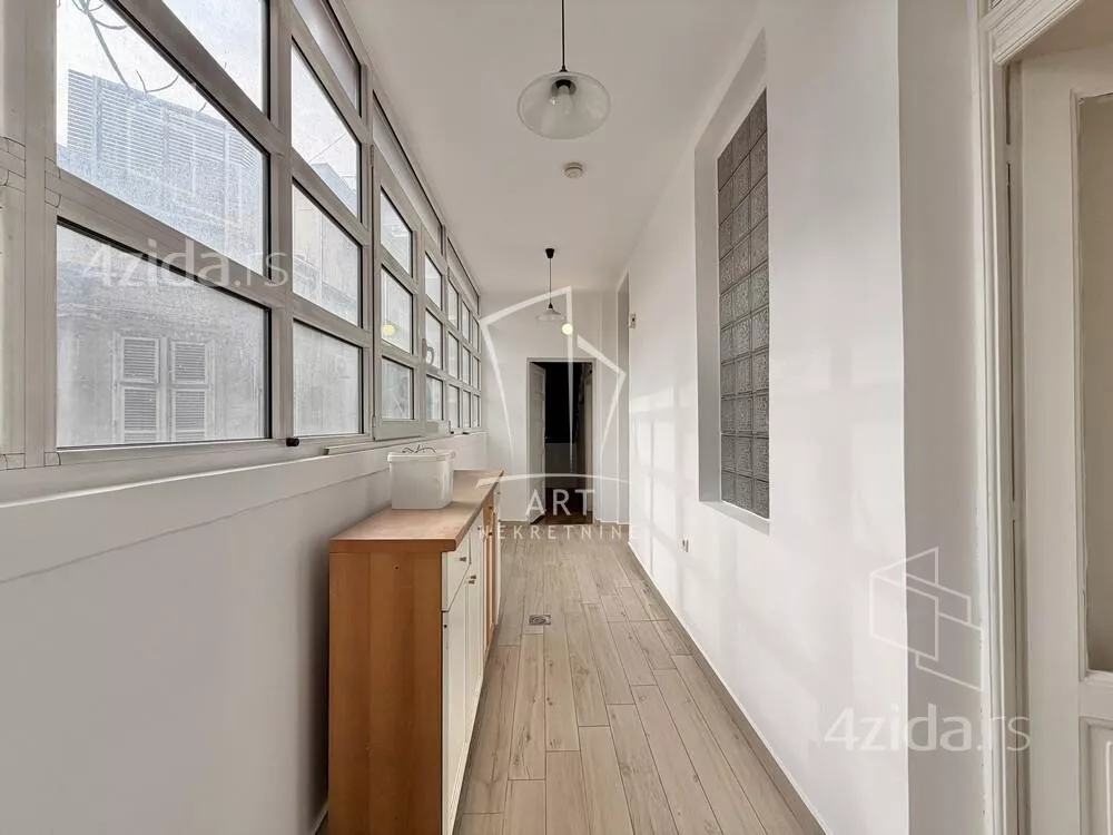 Šestosoban stan | 4zida