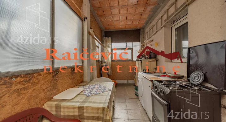 Četvoroiposoban stan | 4zida