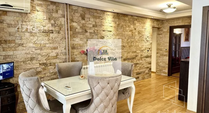 Šestosoban stan | 4zida