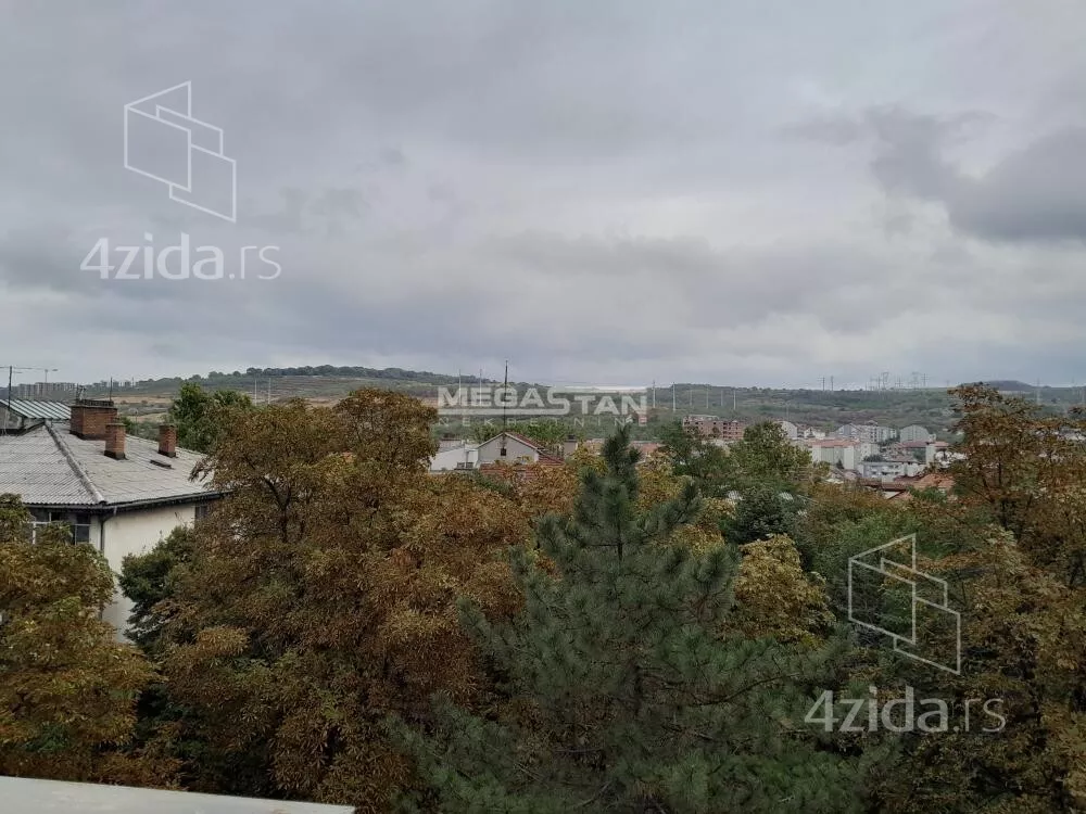 Šestosoban stan | 4zida