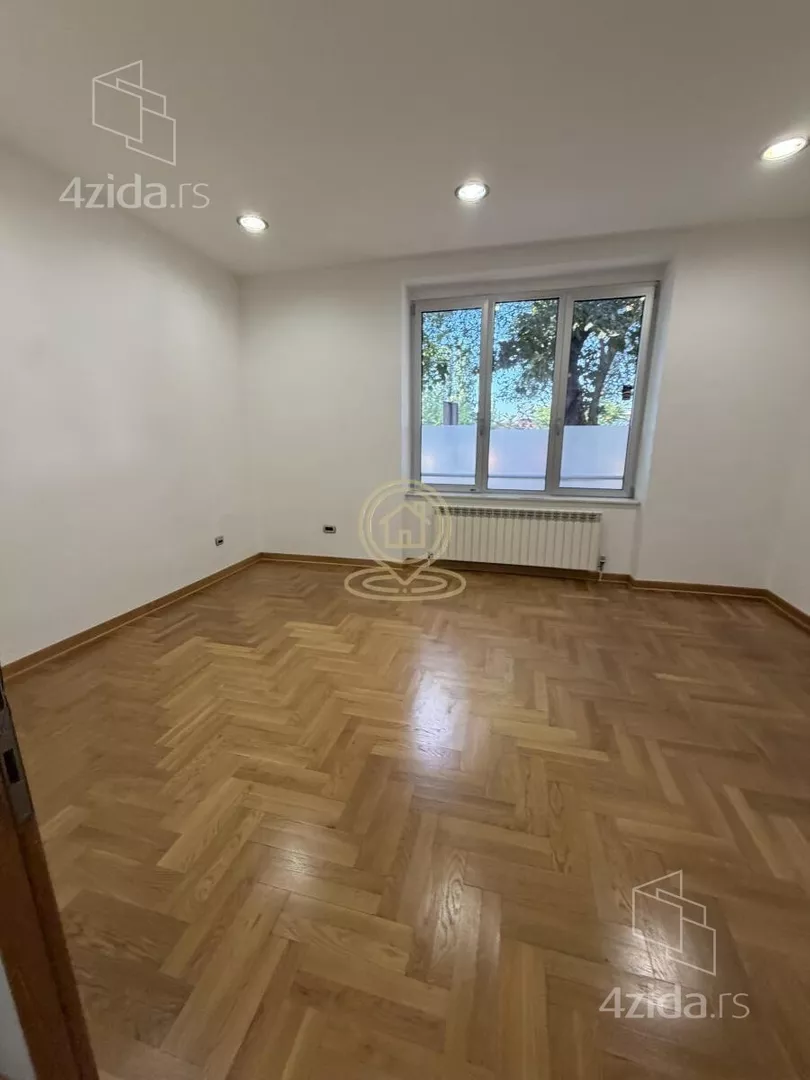 Poslovna zgrada | 4zida