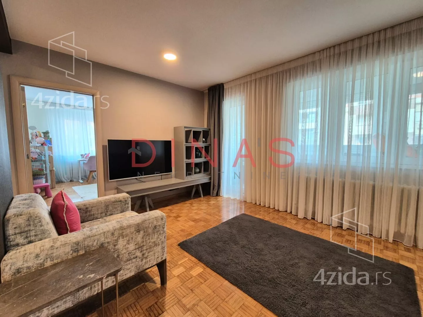 Troiposoban stan | 4zida