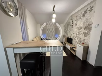 Cara Dušana | 4zida.rs