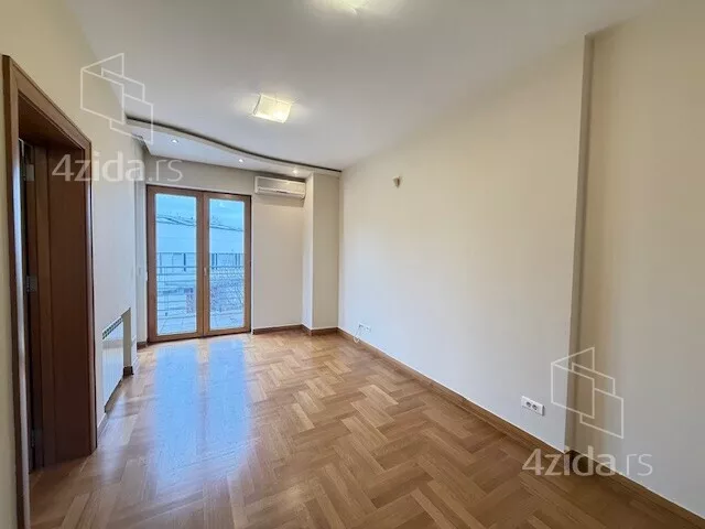 Šestosoban stan | 4zida