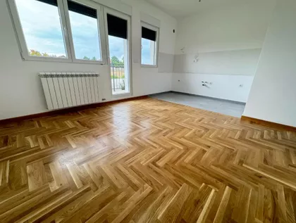 Surčin (mesto) | 4zida.rs