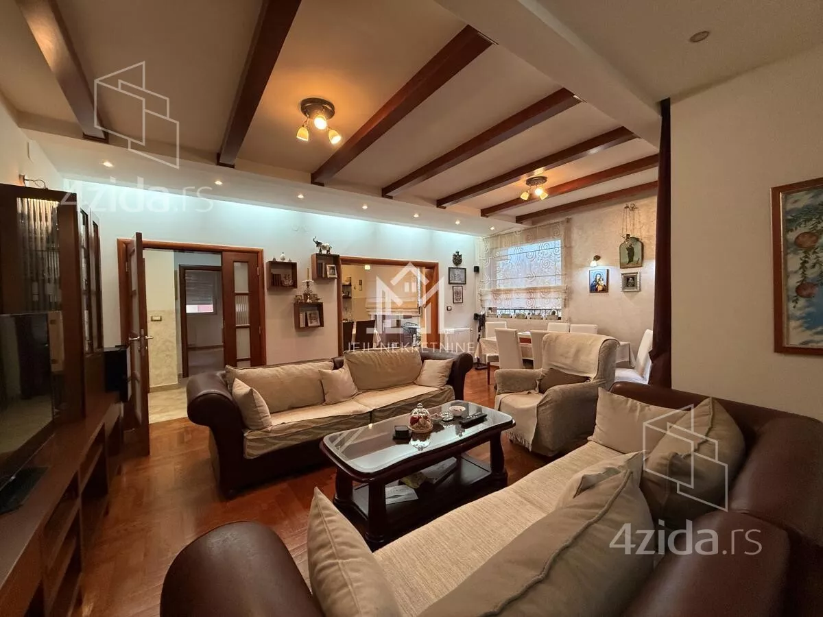 Petosoban stan | 4zida