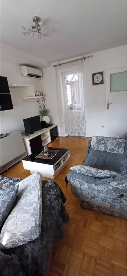 Kneza Lazara 15 | 4zida.rs
