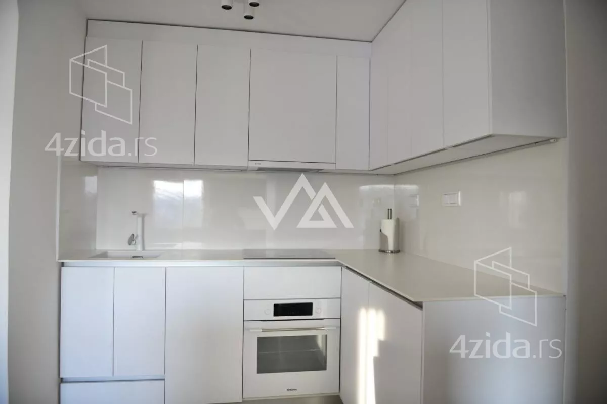 Šestosoban stan | 4zida