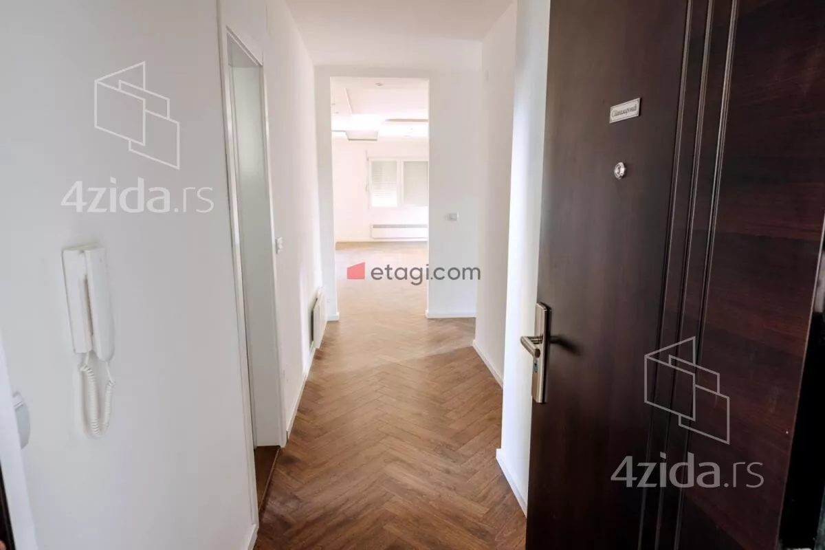 Sedmosoban stan | 4zida