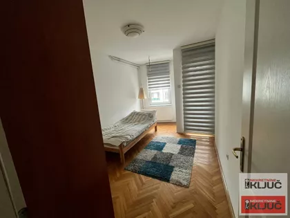 Cara Dušana | 4zida.rs