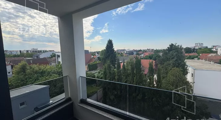 Šestosoban stan | 4zida