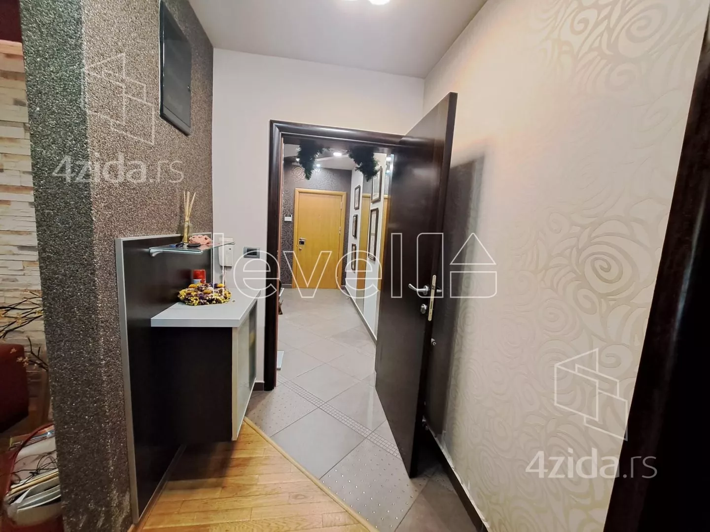 Petosoban stan | 4zida