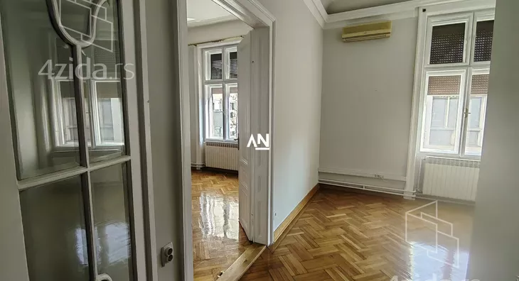 Šestoiposoban stan | 4zida