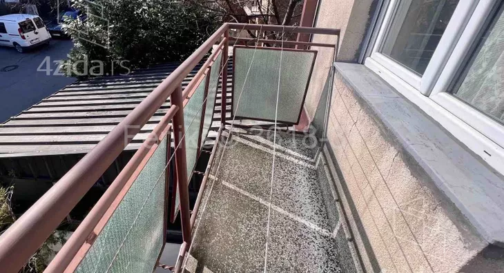 Četvoroiposoban stan | 4zida