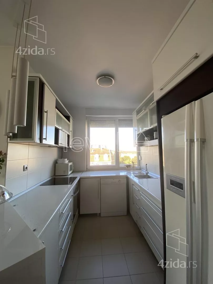 Šestosoban stan | 4zida