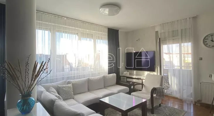 Šestosoban stan | 4zida