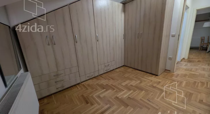 Šestosoban stan | 4zida