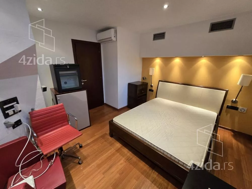 Šestosoban stan | 4zida