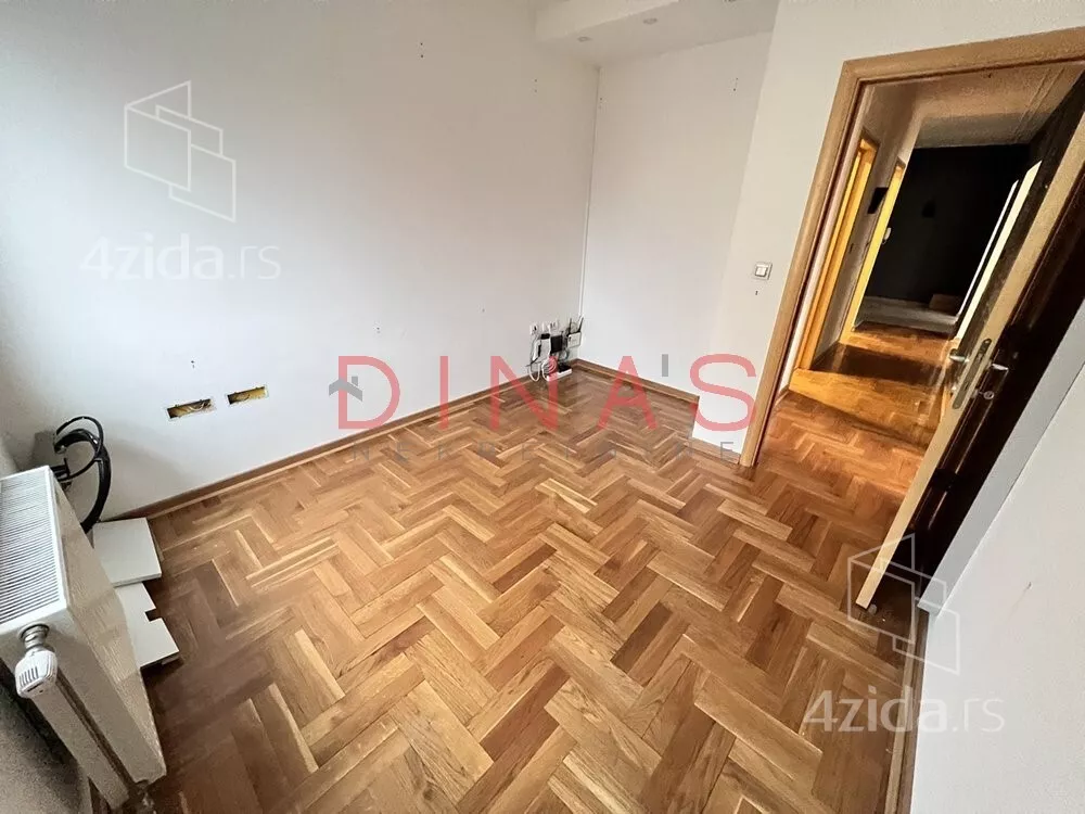 Šestosoban stan | 4zida
