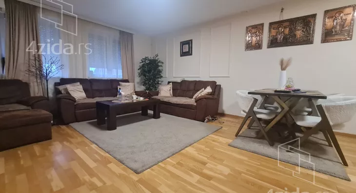 Troiposoban stan | 4zida