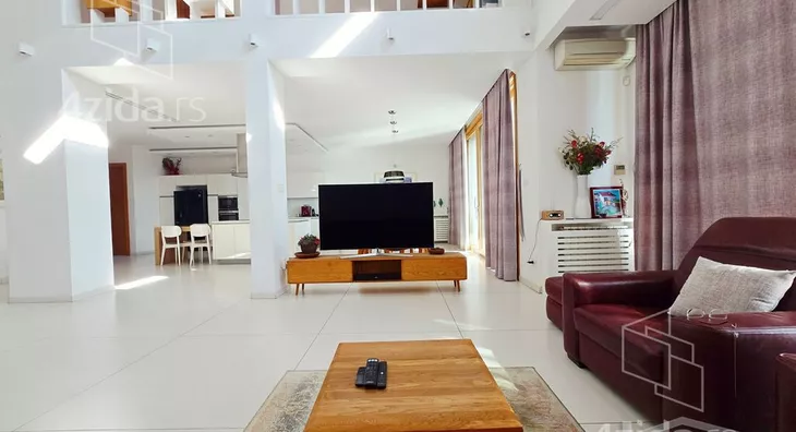 Sedmosoban stan | 4zida