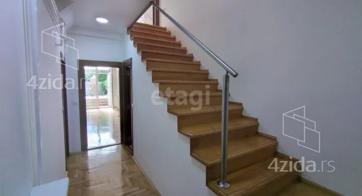 Šestosoban stan | 4zida