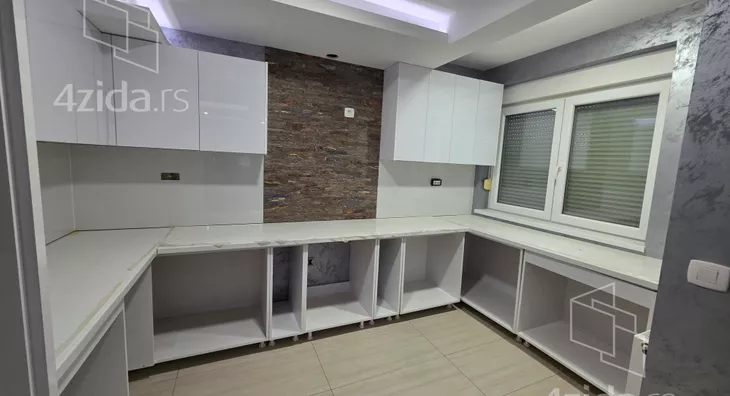 Četvoroiposoban stan | 4zida