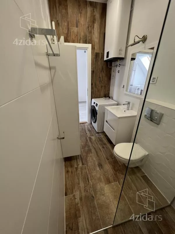 Šestosoban stan | 4zida