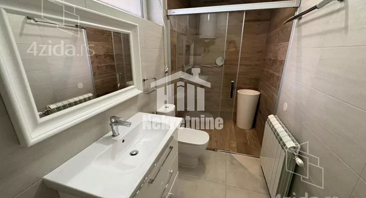 Šestoiposoban stan | 4zida